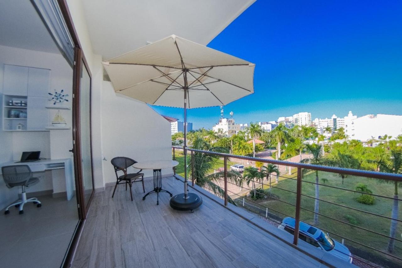 Modern Stylish Apt. Steps Away From The Beach Apartment Nuevo Vallarta Exterior photo